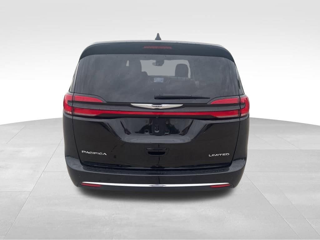 Used 2024 Chrysler Pacifica Limited