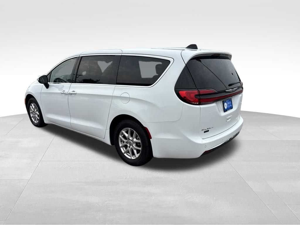 Used 2023 Chrysler Pacifica Tourin Touring L