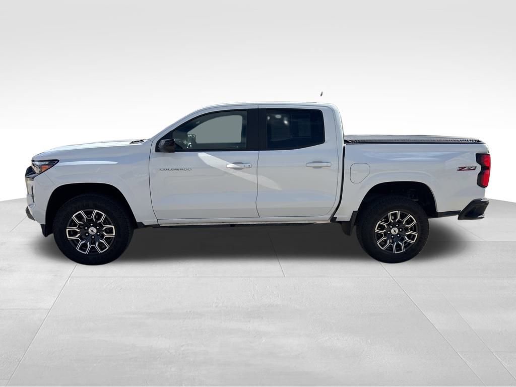 2023 Chevrolet Colorado Z71 photo 2
