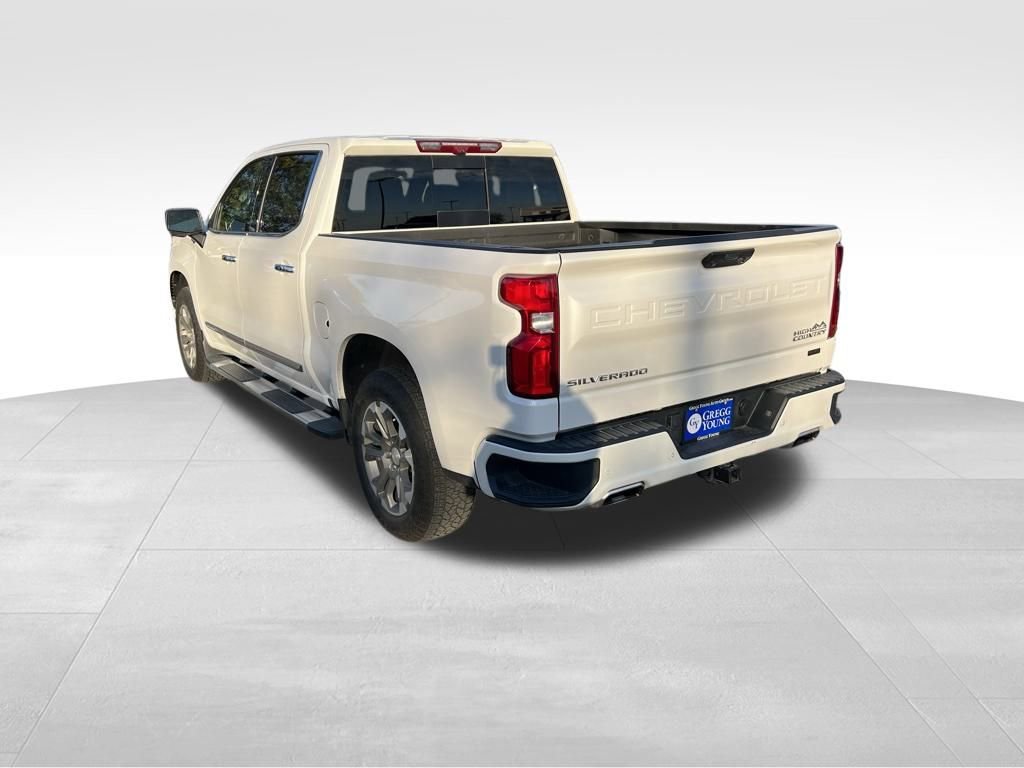 2023 Chevrolet Silverado 1500 High Country photo 3