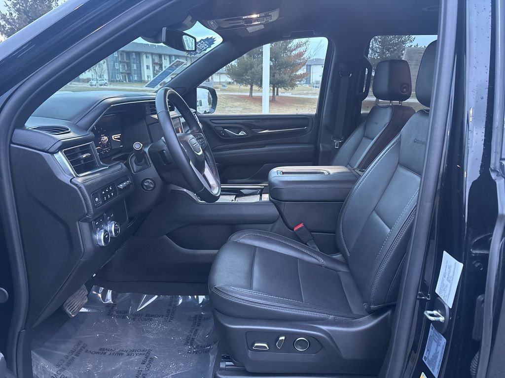 2024 GMC Yukon Denali - Photo 14