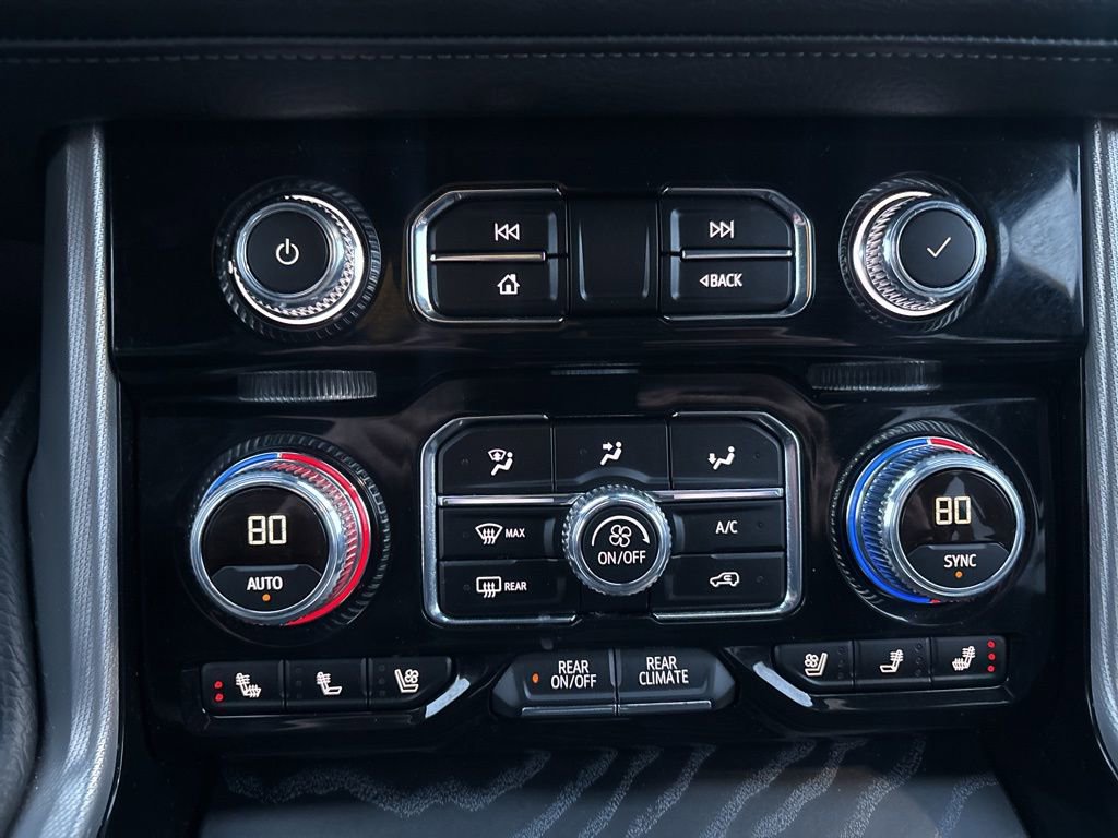 2024 GMC Yukon Denali - Photo 29