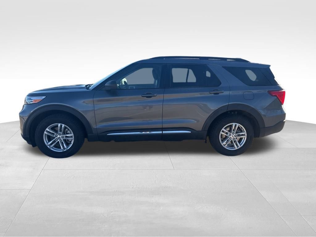 2022 Ford Explorer XLT Sport photo 2