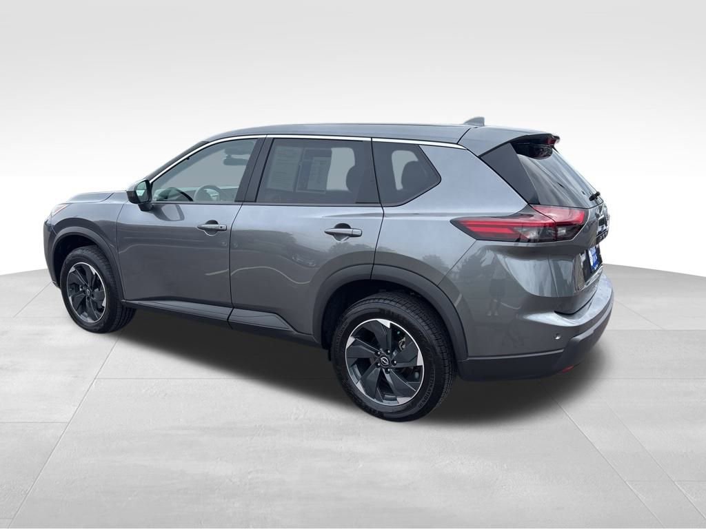2024 Nissan Rogue SV photo 3