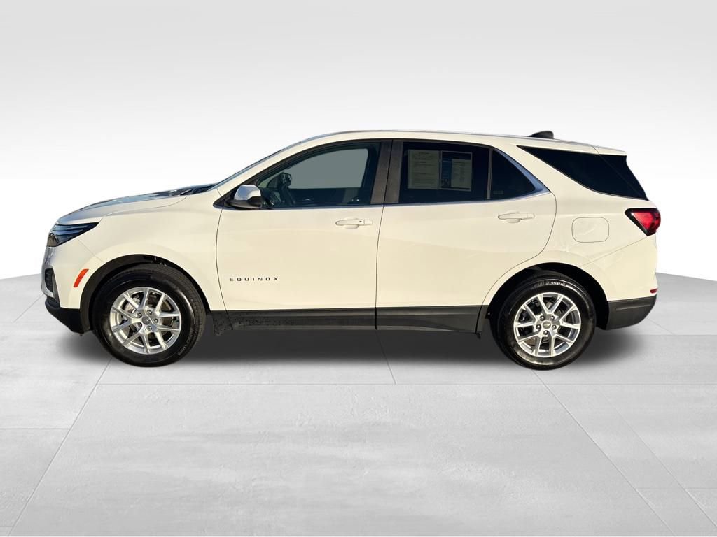 2024 Chevrolet Equinox LT photo 2