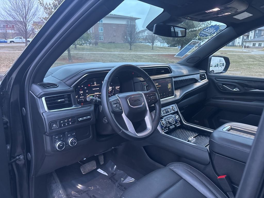 2024 GMC Yukon Denali - Photo 16