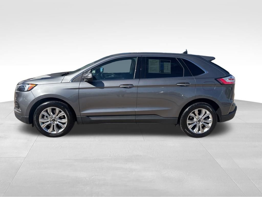 2024 Ford Edge Titanium photo 2