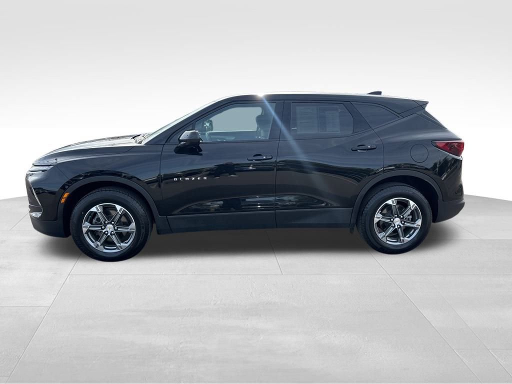 2023 Chevrolet Blazer 2LT photo 2