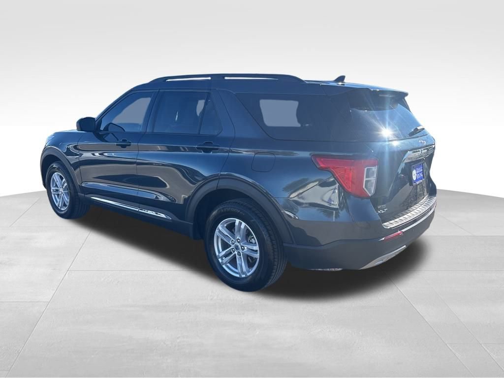 2023 Ford Explorer XLT Sport photo 3