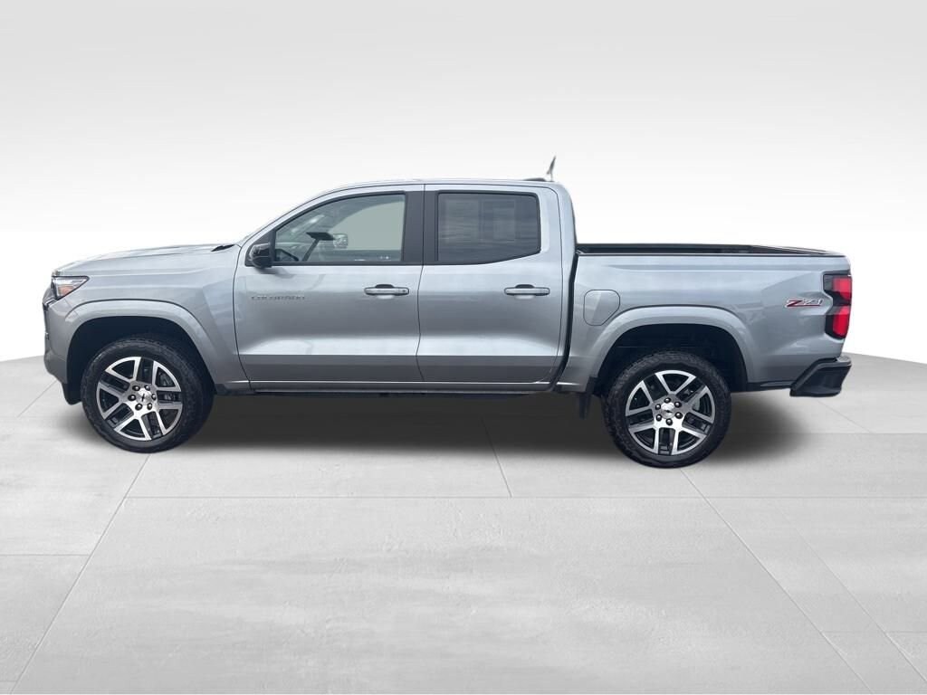 2023 Chevrolet Colorado Z71 photo 2