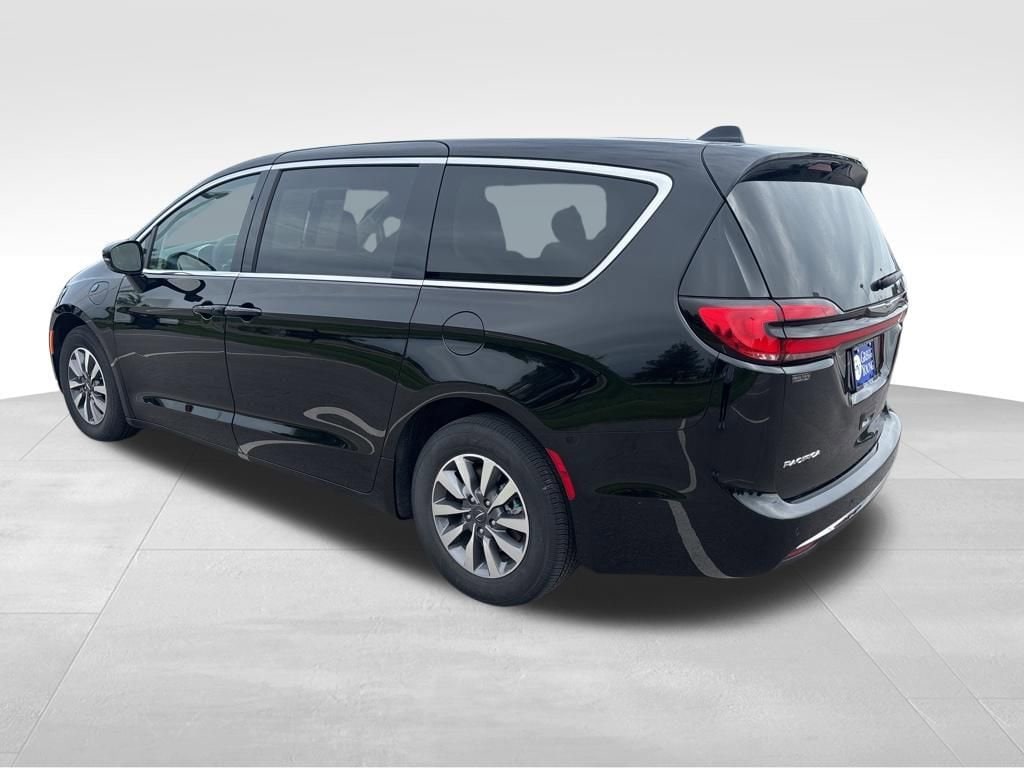 Used 2024 Chrysler Pacifica Hybrid Select
