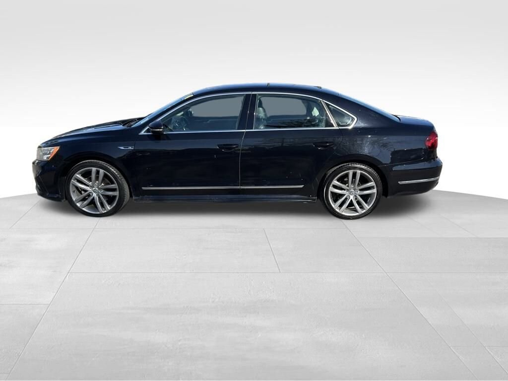 Used 2017 Volkswagen Passat R-Line w/Comfort Pkg