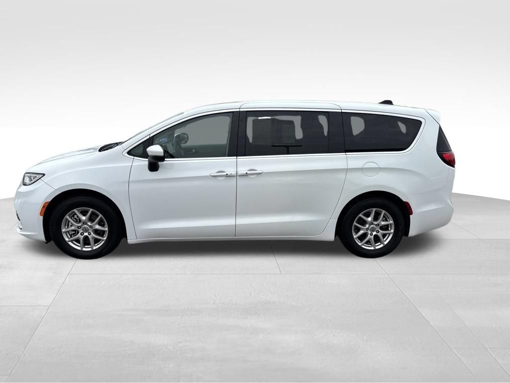 Used 2023 Chrysler Pacifica Tourin Touring L