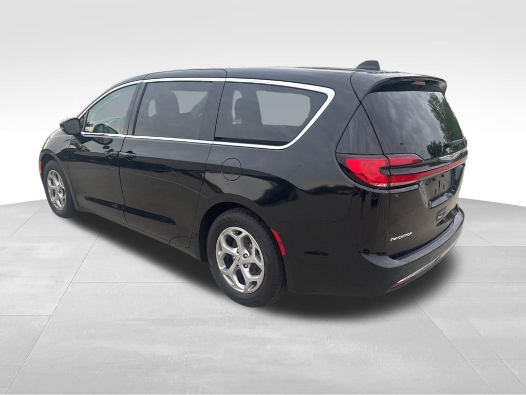 Used 2024 Chrysler Pacifica Limited