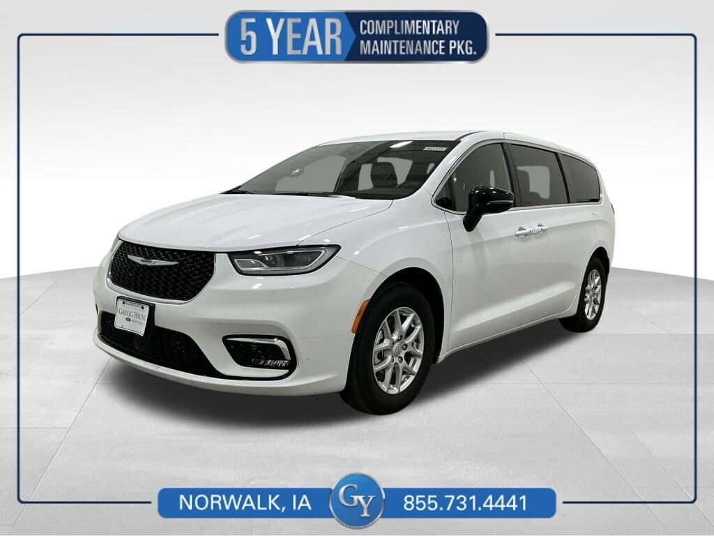 Used 2025 Chrysler Pacifica Select
