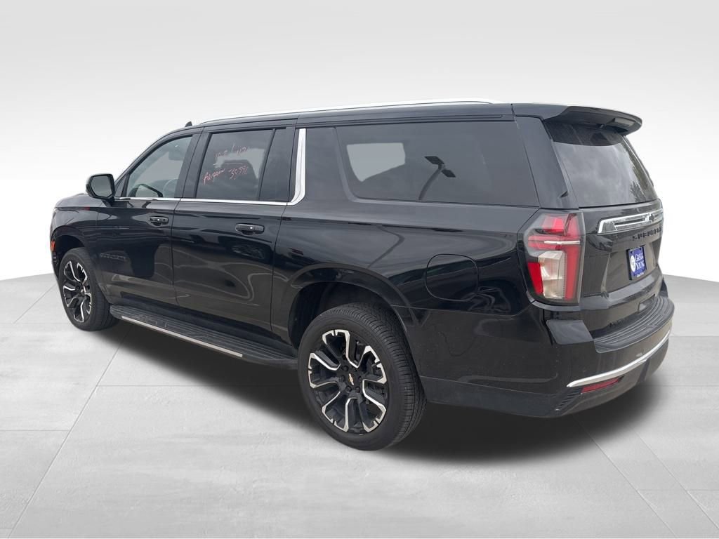 2022 Chevrolet Suburban LS photo 3