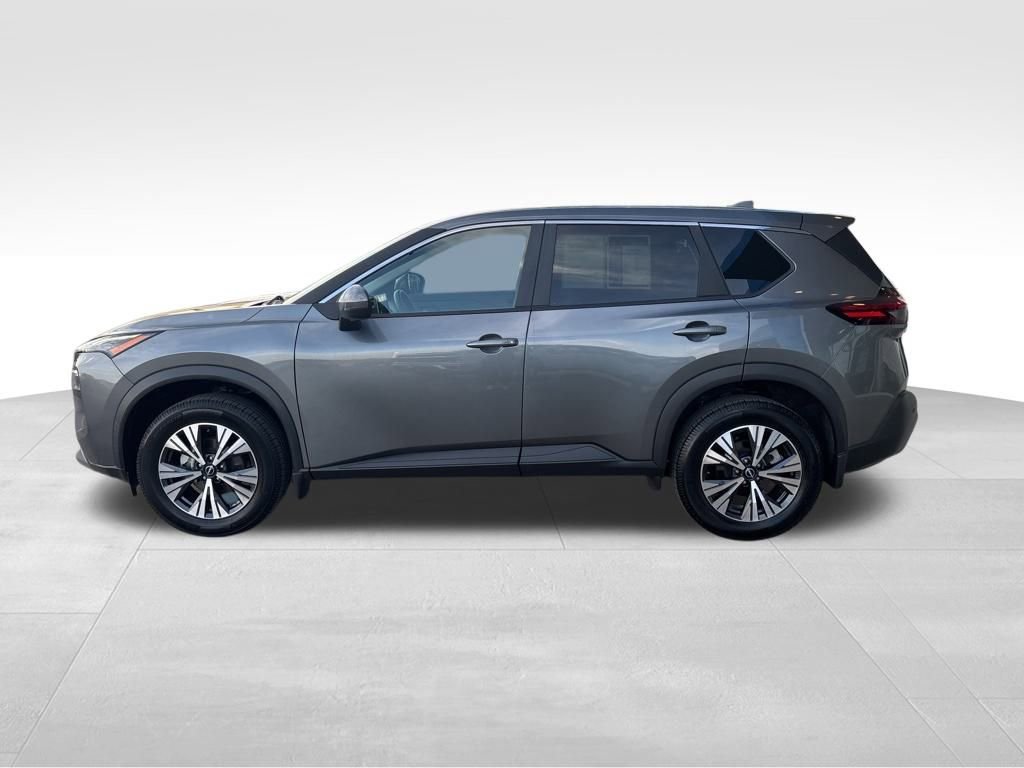 2022 Nissan Rogue SV photo 2