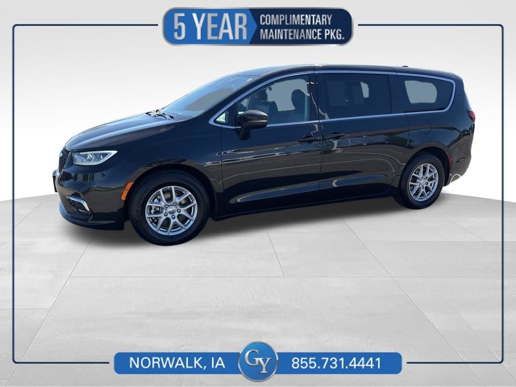 Used 2023 Chrysler Pacifica Touring L