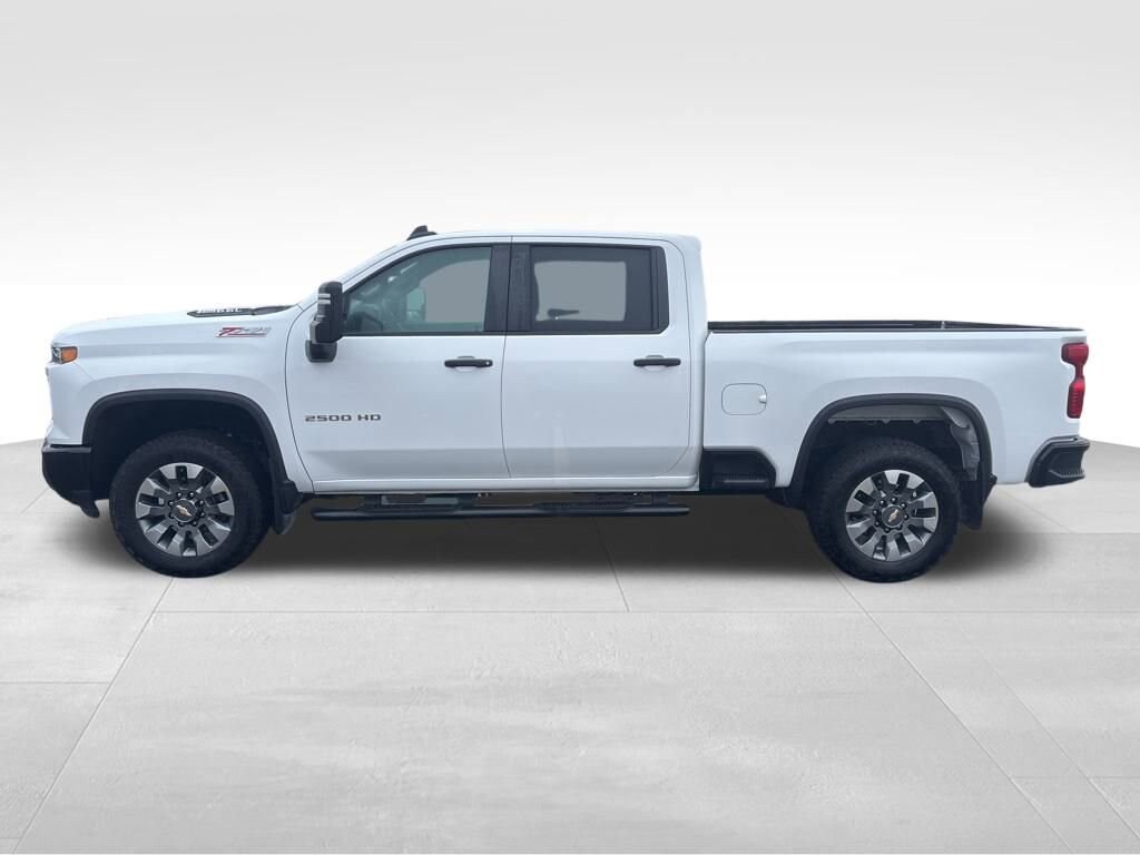 2025 Chevrolet Silverado 2500HD Custom photo 2