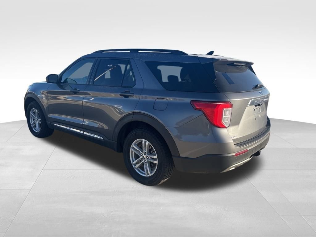 2022 Ford Explorer XLT Sport photo 3