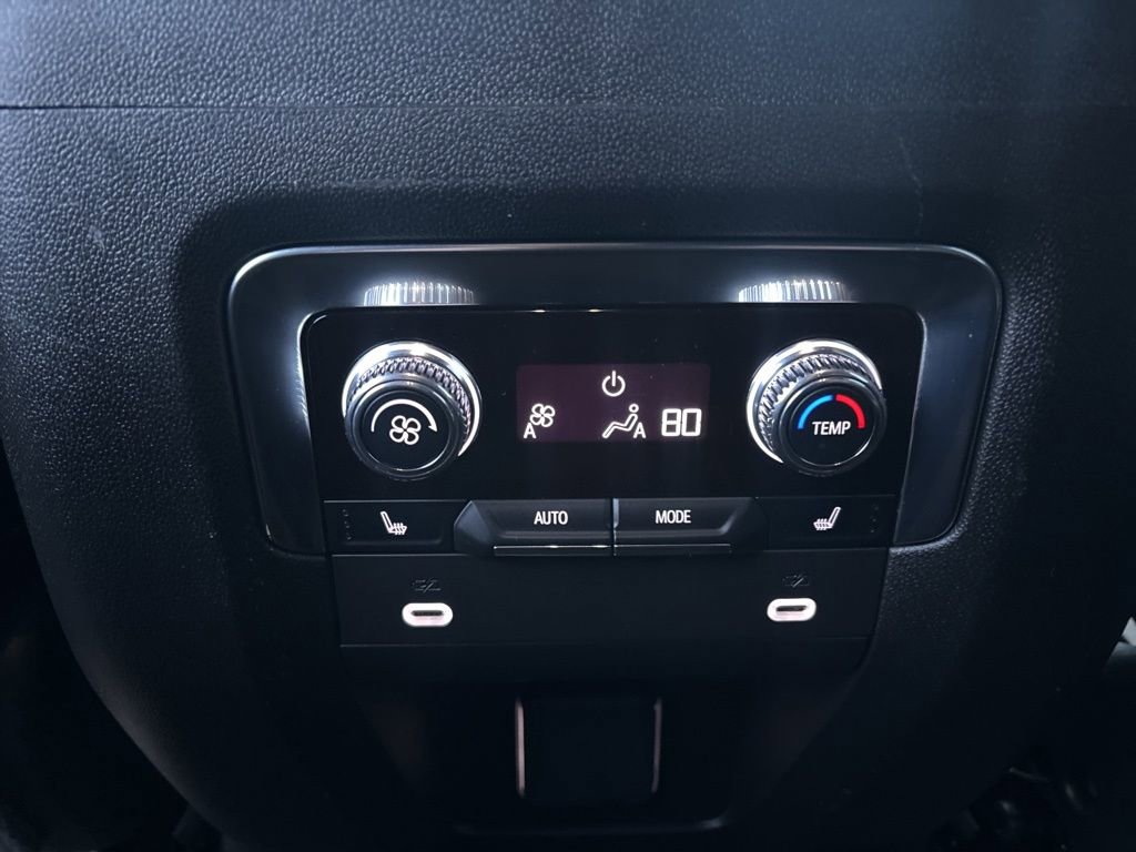 2024 GMC Yukon Denali - Photo 38