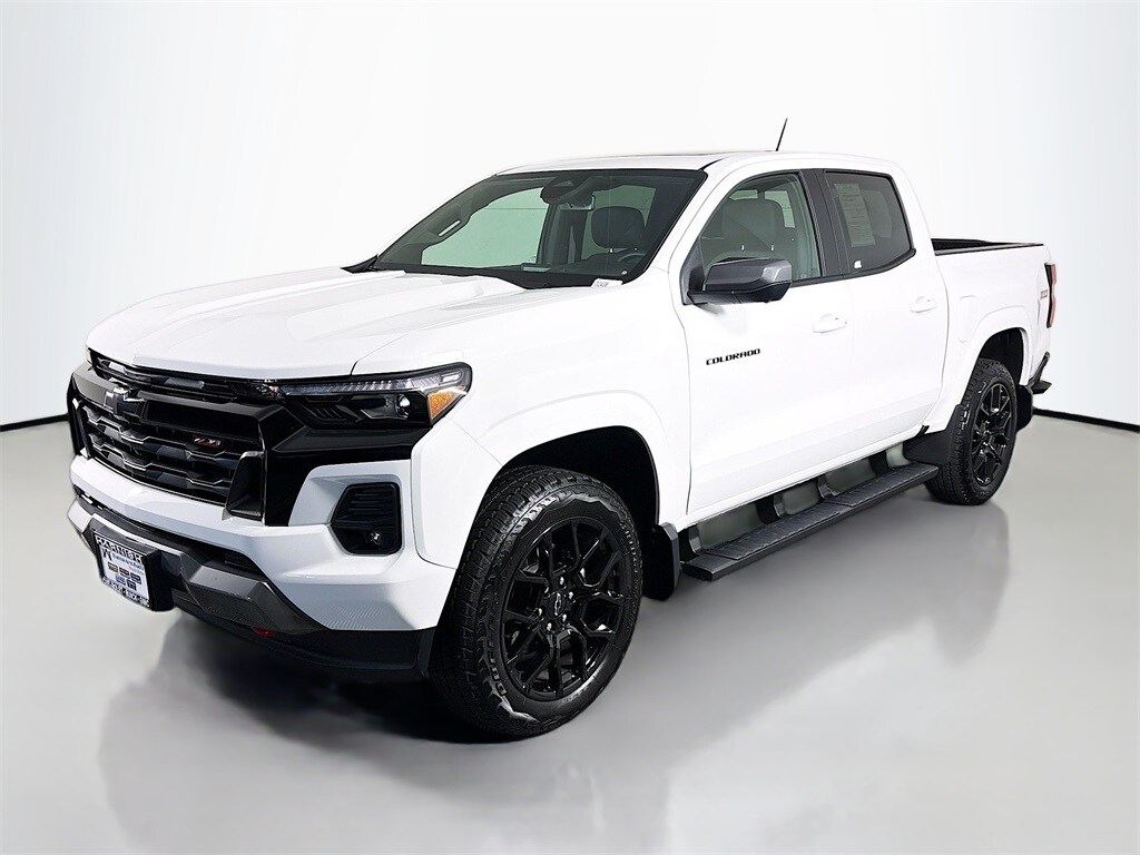 2025 Chevrolet Colorado Z71 photo 3