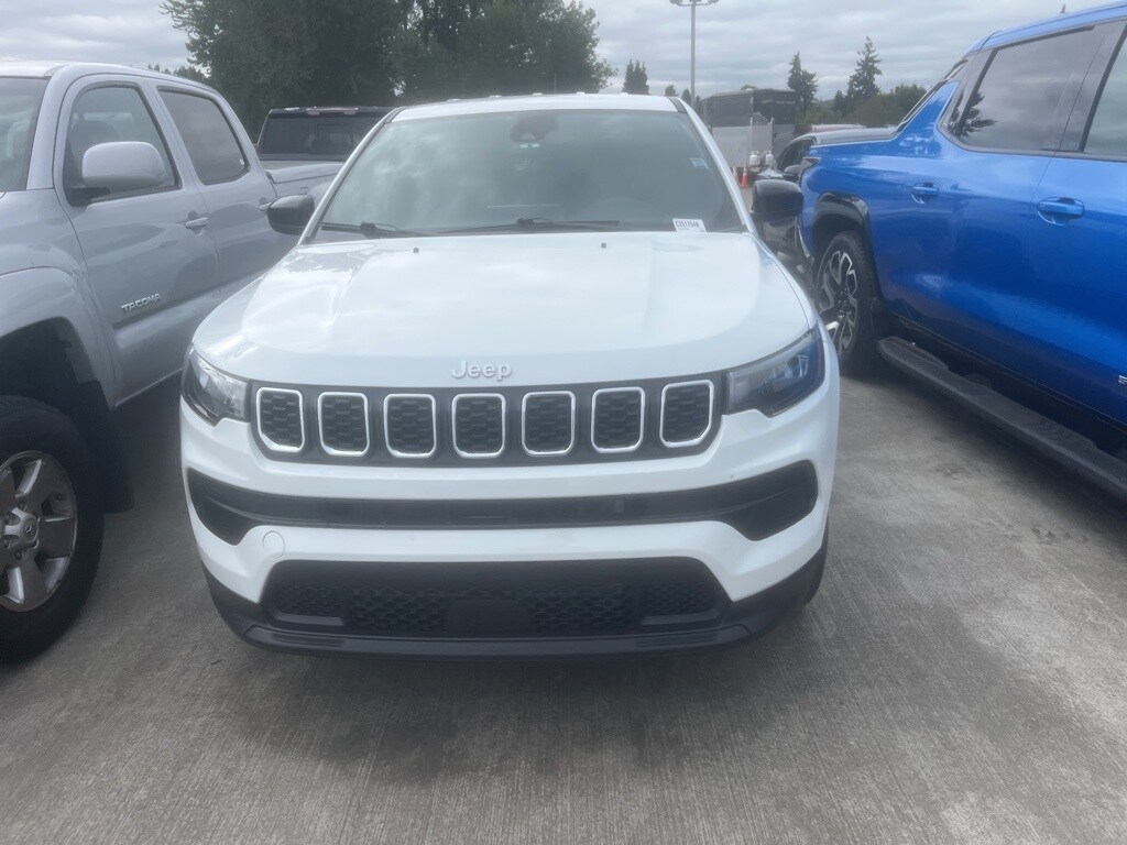 2024 Jeep Compass Sport photo 2