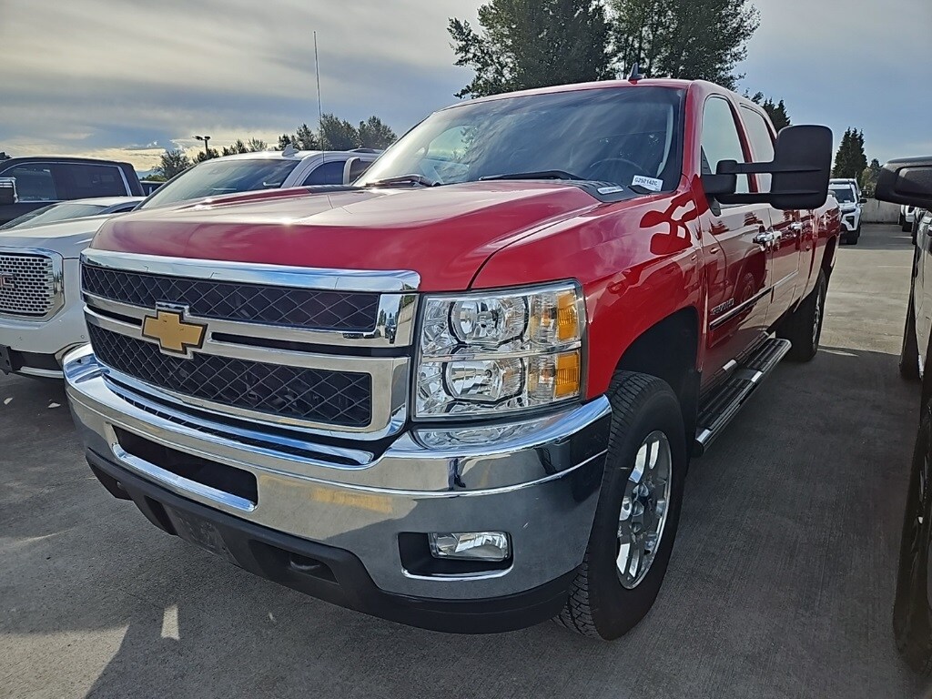 2013 Chevrolet Silverado 3500HD LT photo 3