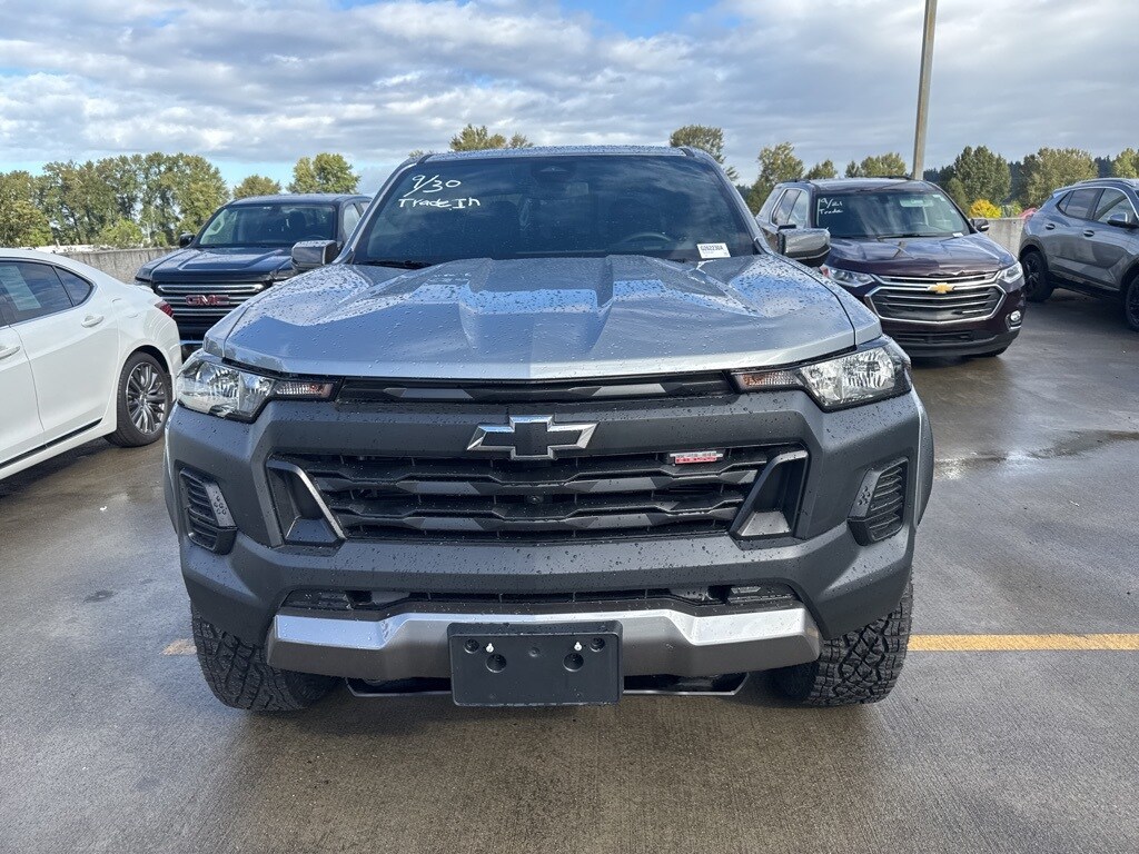 2025 Chevrolet Colorado Trail Boss photo 2