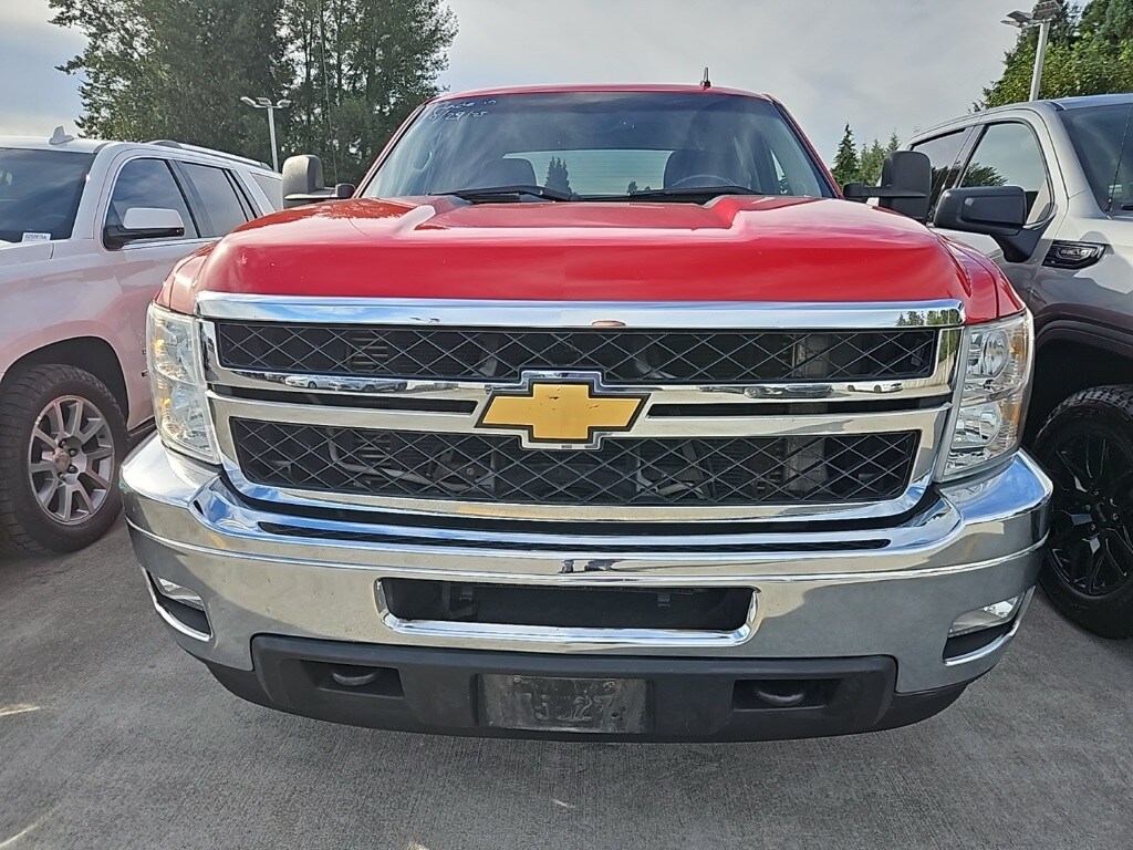 2013 Chevrolet Silverado 3500HD LT photo 2