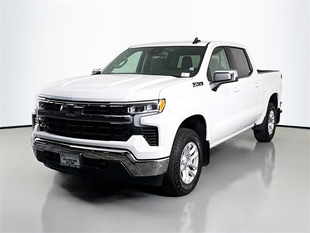 2025 Chevrolet Silverado 1500 LT photo 3