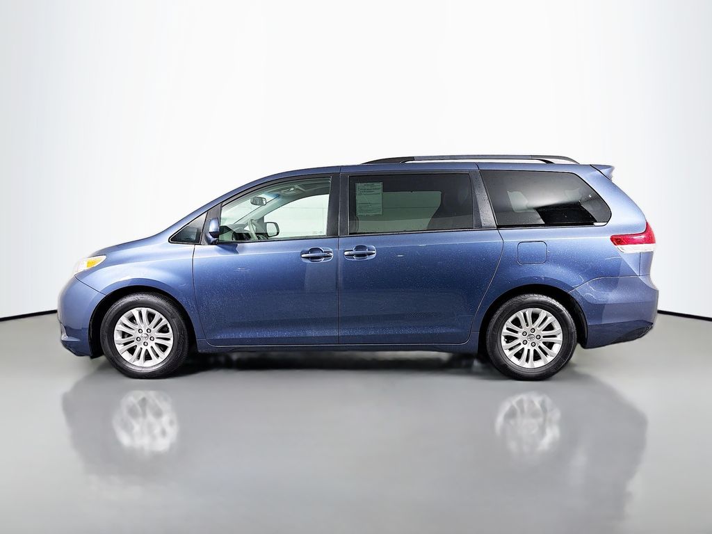 2014 Toyota Sienna XLE photo 4
