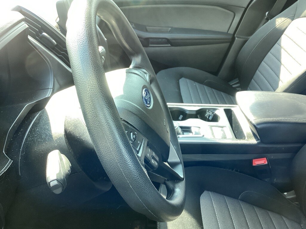 2022 Ford Edge SE photo 4