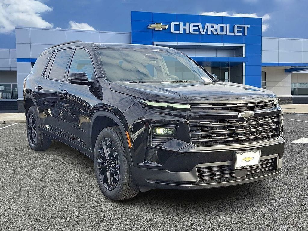 Used 2025 Chevrolet Traverse LT SUV