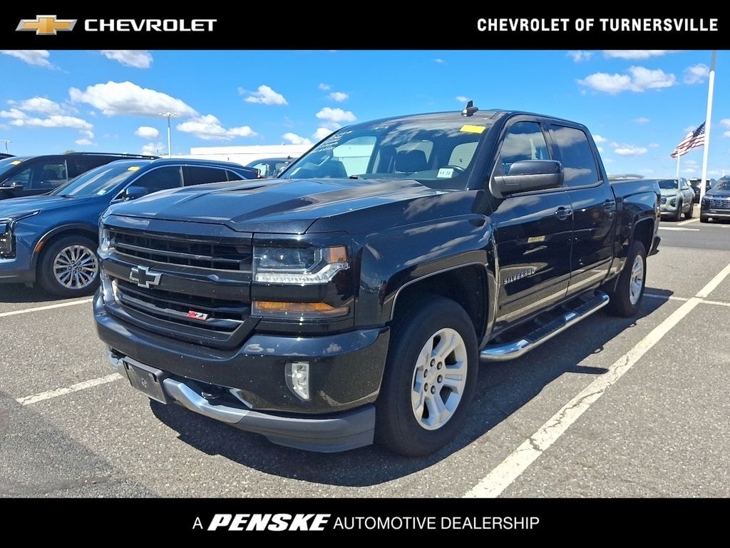 Used 2017 Chevrolet Silverado 1500 LT w/1LT Truck Crew Cab