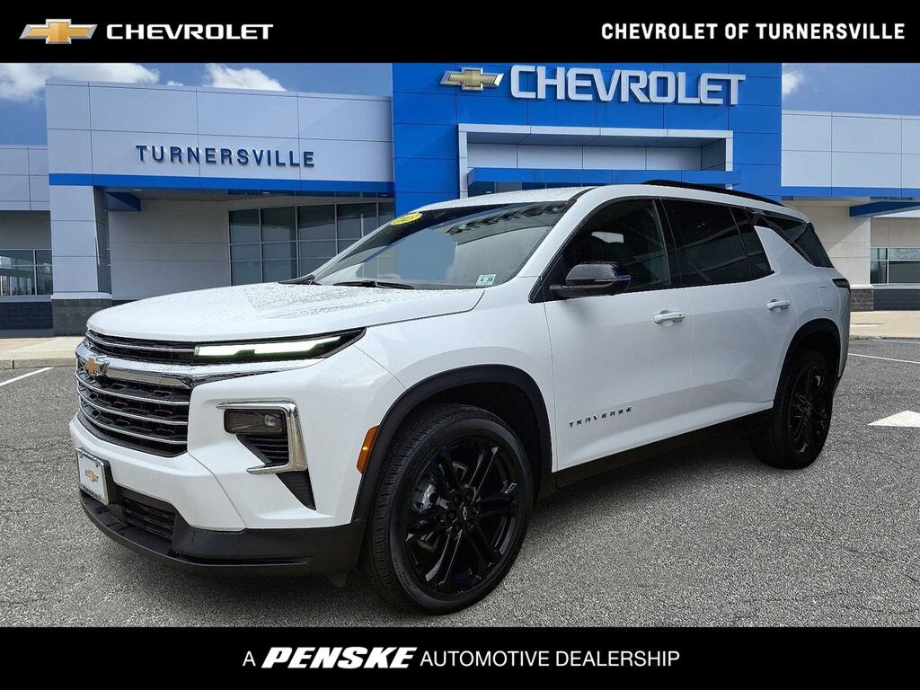 Used 2025 Chevrolet Traverse LT SUV