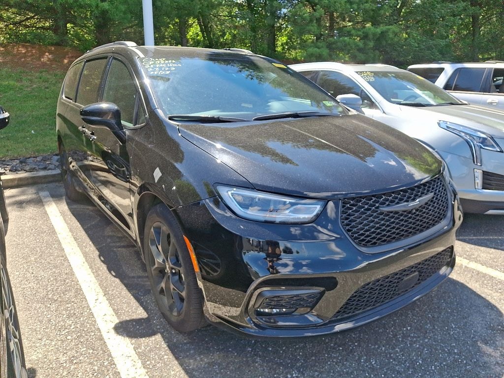 Used 2025 Chrysler Pacifica Limited Van Passenger Van
