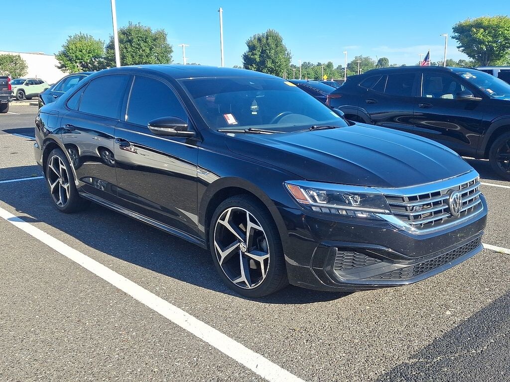 Used 2022 Volkswagen Passat 2.0T R-Line Sedan