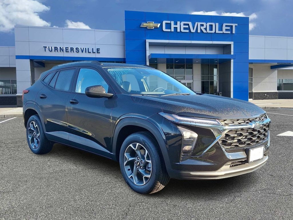 New 2025 Chevrolet Trax LT SUV