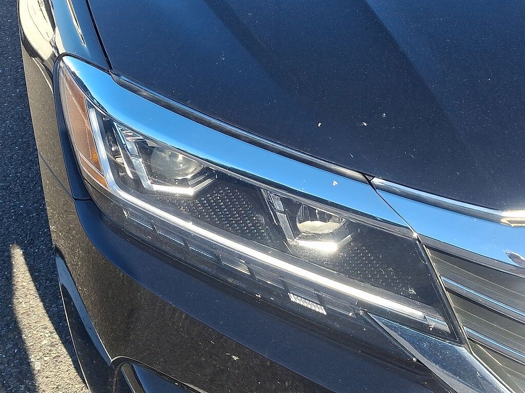 Used 2022 Volkswagen Passat 2.0T R-Line Sedan