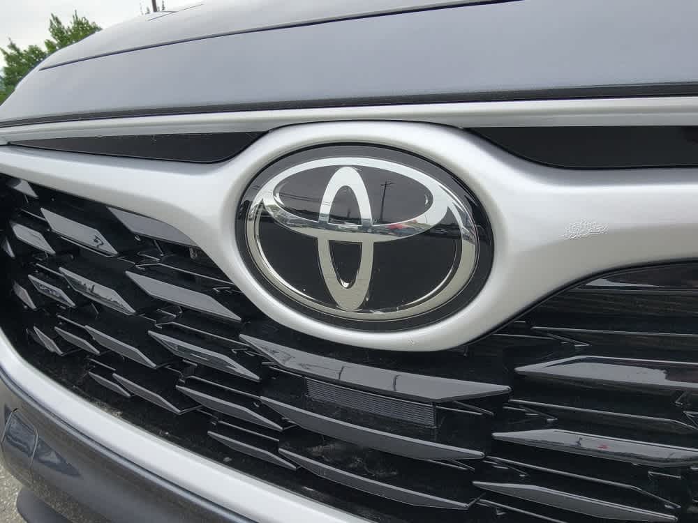 Thumbnail: 2023 Toyota Highlander - 23