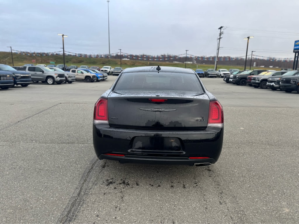 Used 2022 Chrysler 300 Touring