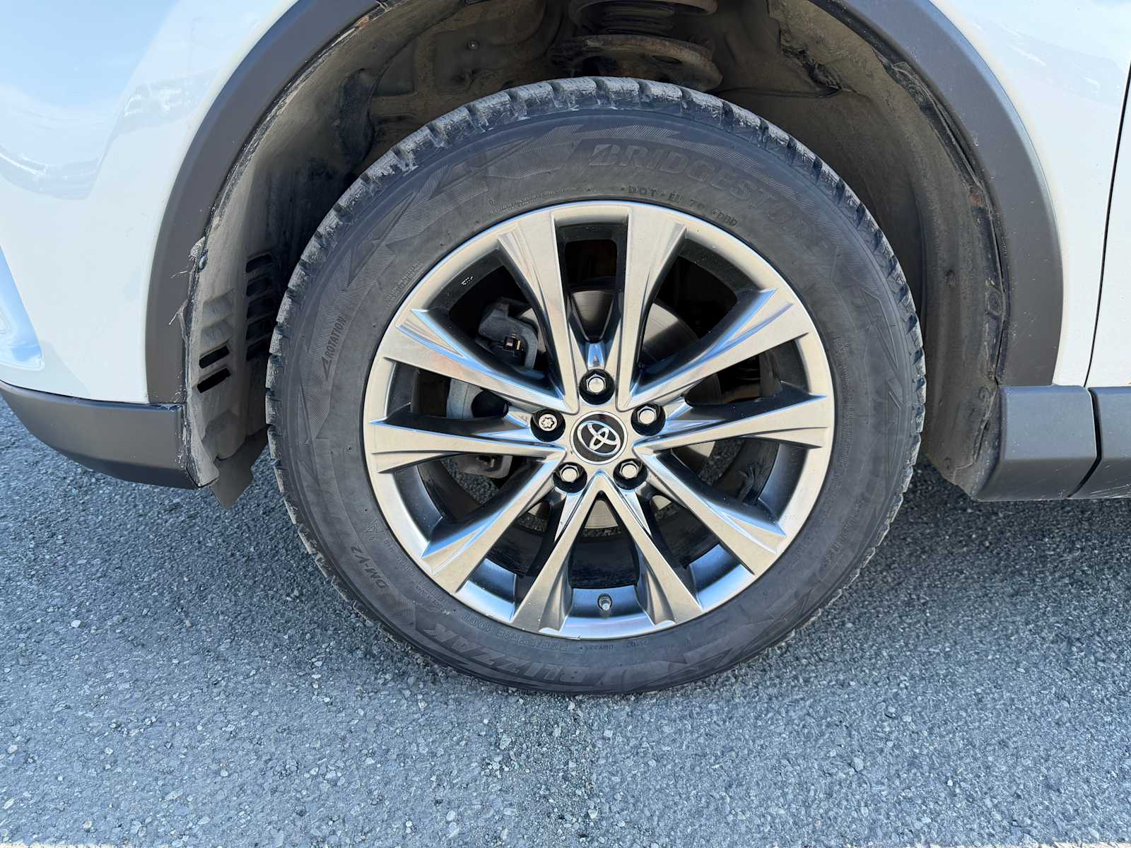 Thumbnail: 2018 Toyota RAV4 - 9