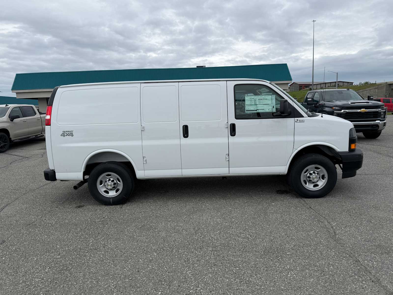 2025 Chevrolet Express Cargo Work Van - Photo 11