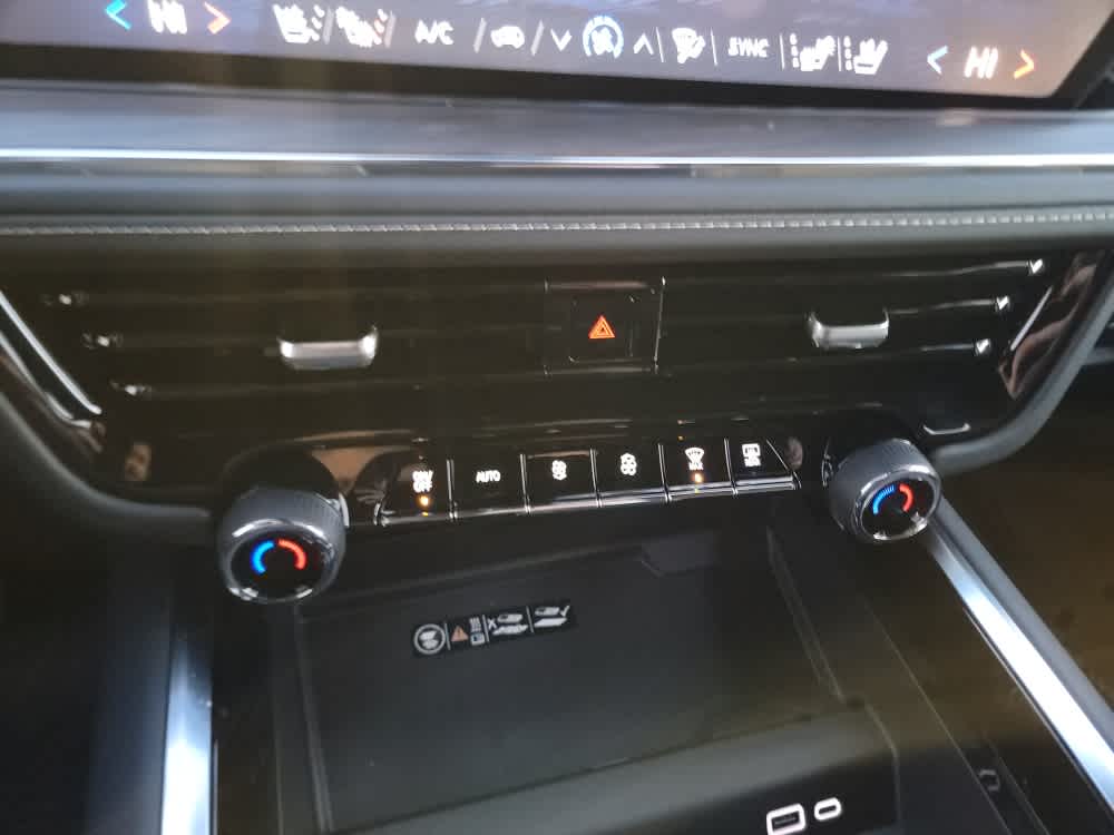 Thumbnail: 2026 Chevrolet Suburban - 18