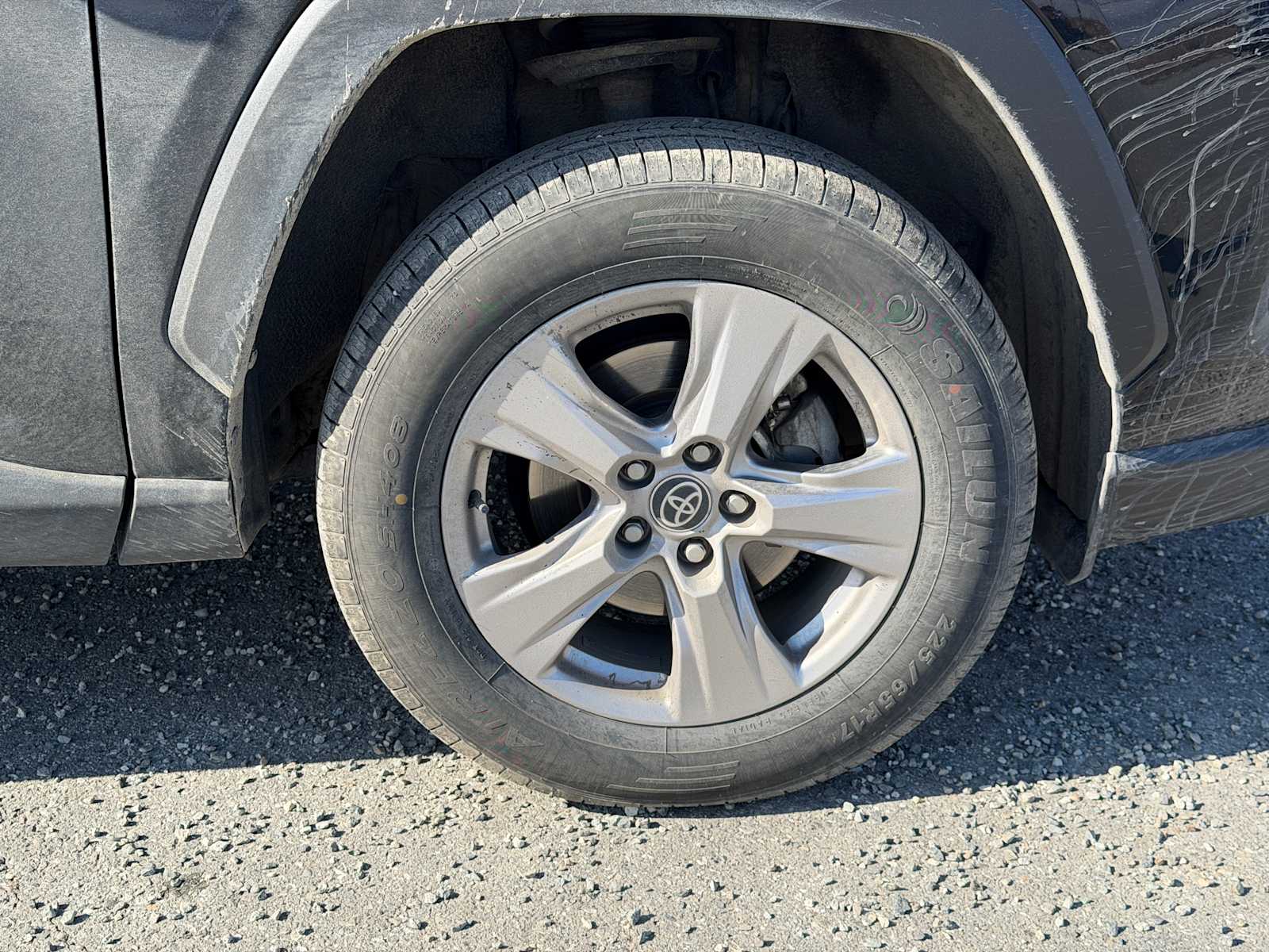 Thumbnail: 2023 Toyota RAV4 - 17