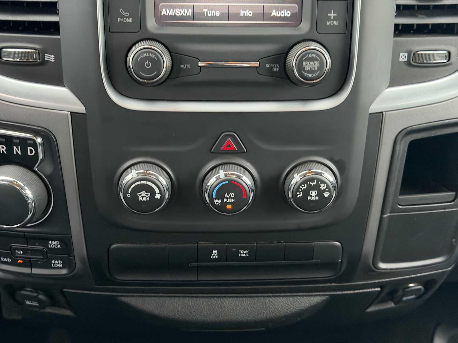 2024 RAM Ram 1500 Classic SLT - Photo 20