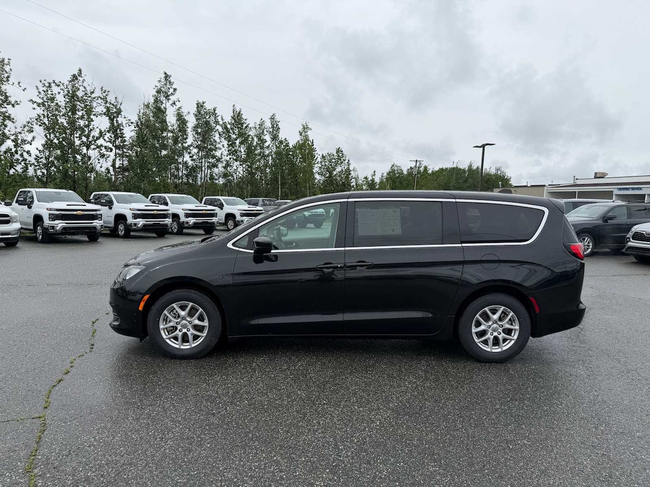 2023 Chrysler Voyager LX - Image 8