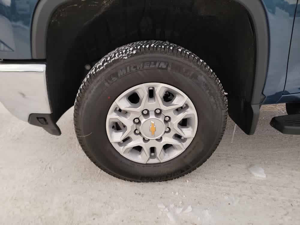 Thumbnail: 2026 Chevrolet Silverado 3500 - 9