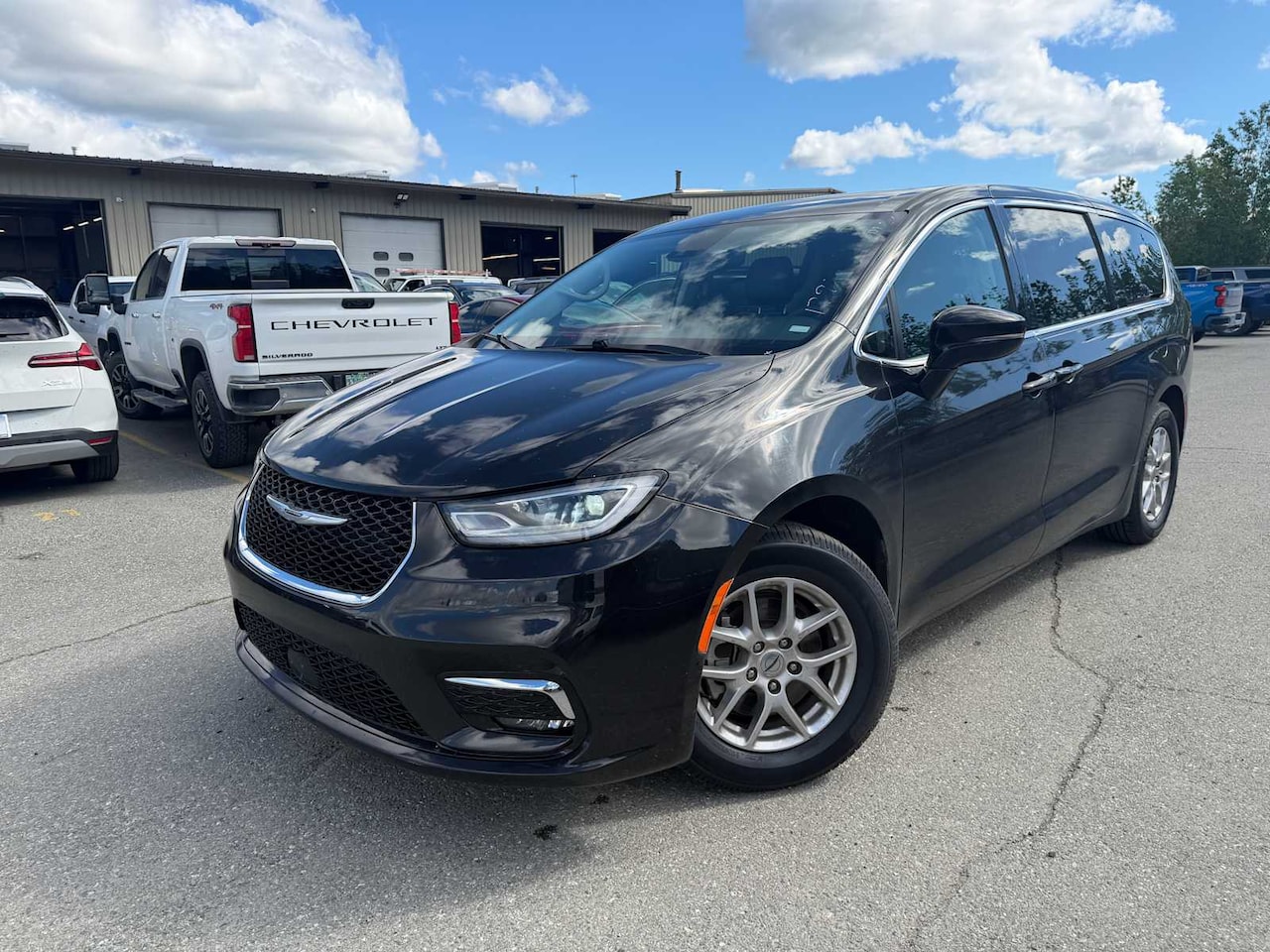 2024 Chrysler Pacifica Touring L - Image 1